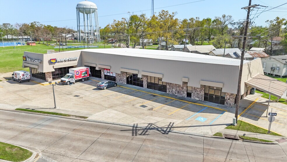 Primary Photo Of 421 W Tunnel Blvd, Houma Storefront For Sale