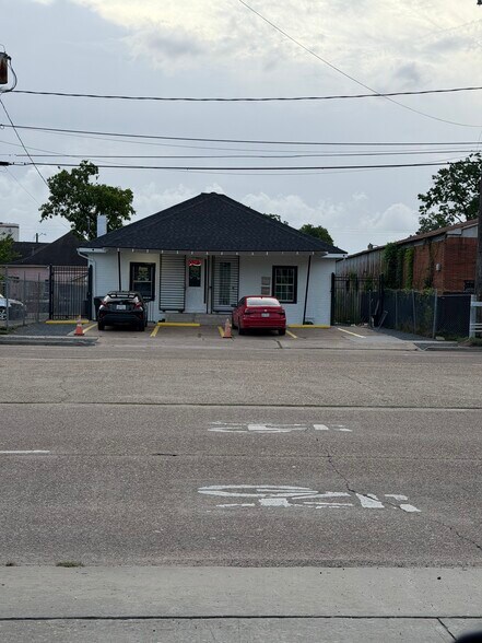 More Photos Of 304 S Lockwood Dr, Houston Storefront Retail Office For Lease