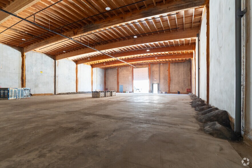 More Photos Of 430 W Ventura St, Dinuba Warehouse For Lease