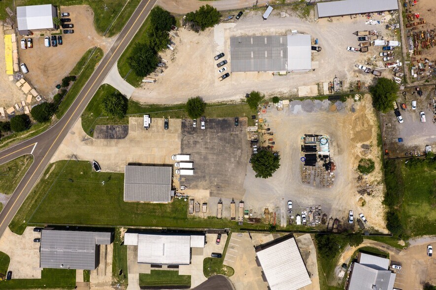 More Photos Of 355 Distribution Dr, Madison Distribution For Lease
