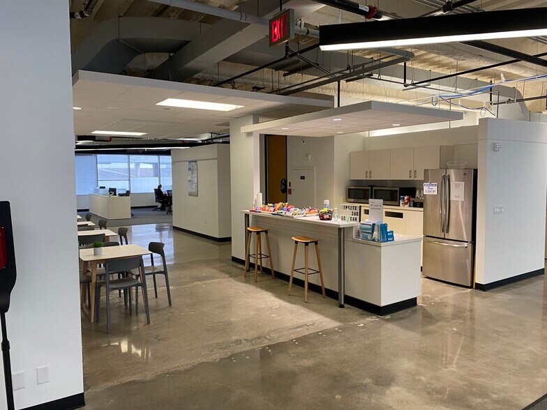More Photos Of 8 Greenway Plz, Houston Office For Lease