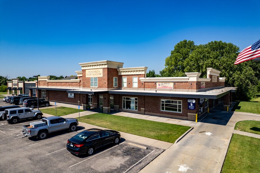 Primary Photo Of 307 W US Highway 54, Andover General Retail For Sale