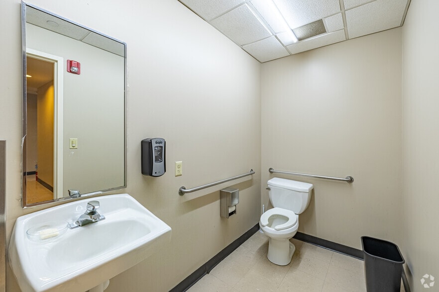 More Photos Of 201 N Wood Ave, Linden Bank For Lease