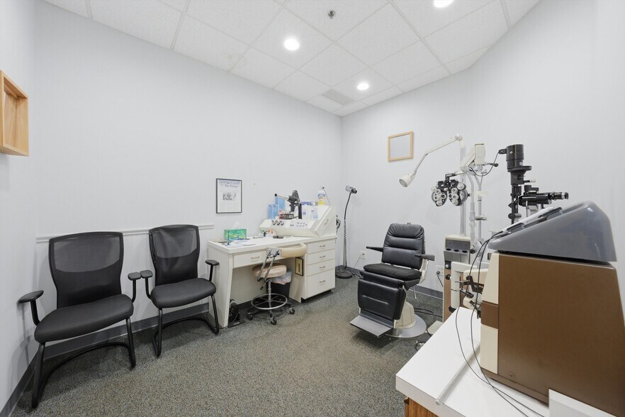 More Photos Of 828 N Cass Ave, Westmont Office For Sale