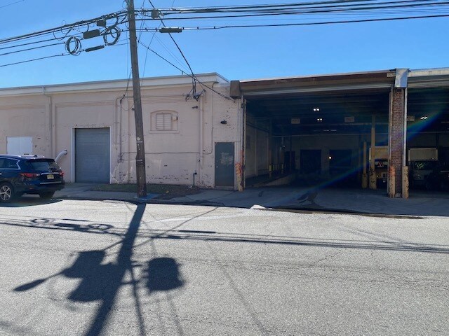 More Photos Of 167 Clifton Blvd, Clifton Warehouse For Lease