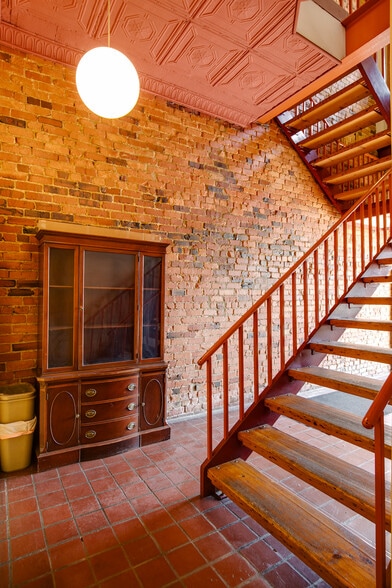 More Photos Of 1641 W Broad St, Richmond Office For Sale