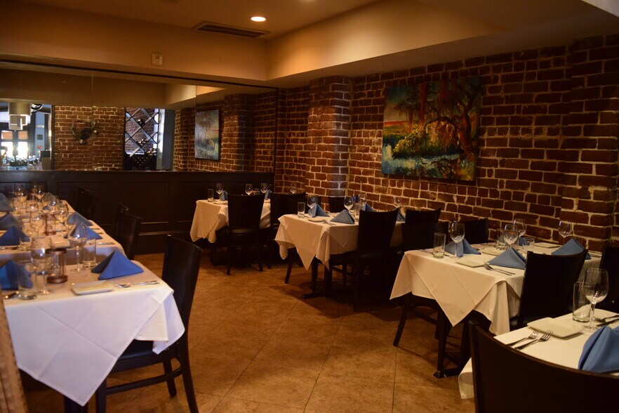 More Photos Of 309 W Congress St, Savannah Restaurant For Lease