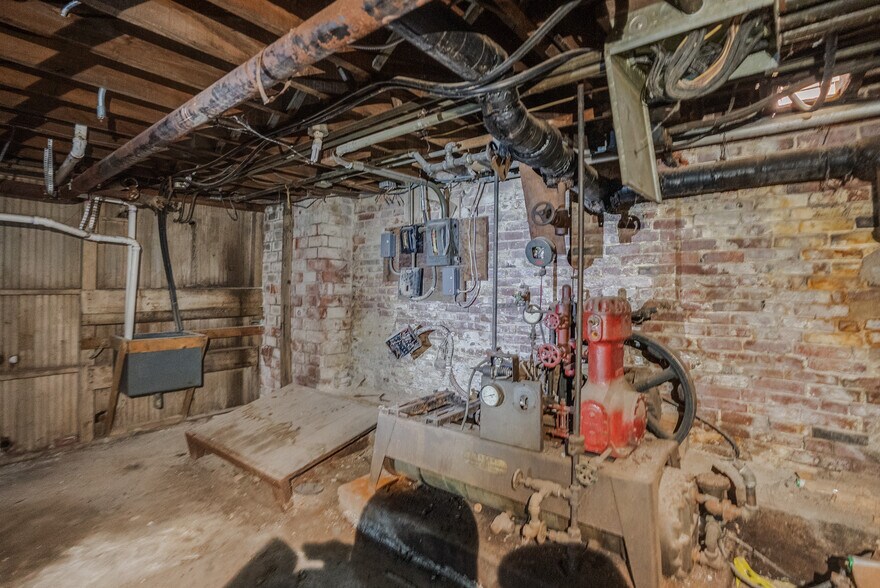 More Photos Of 567-573 Dwight St, Holyoke Storefront For Sale