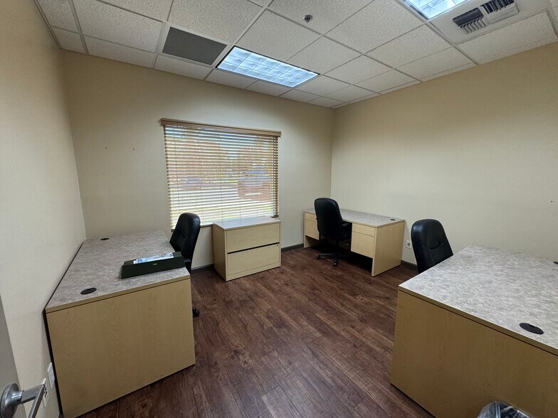 More Photos Of 3955 Coffee Rd, Bakersfield Office For Lease