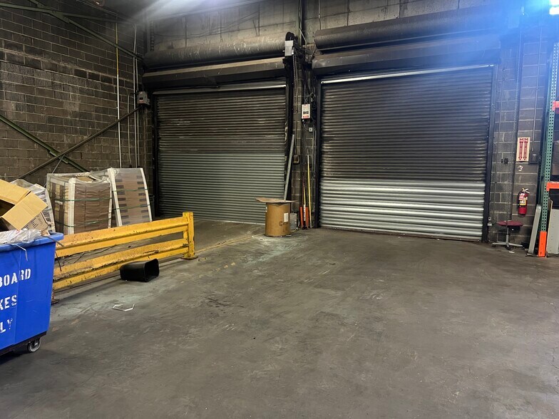 More Photos Of 550 Brush Ave NW, Bronx Warehouse For Lease