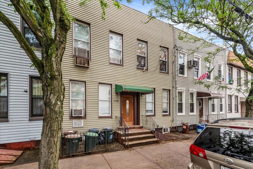 Primary Photo Of 7158 69th Pl, Glendale Apartments For Sale
