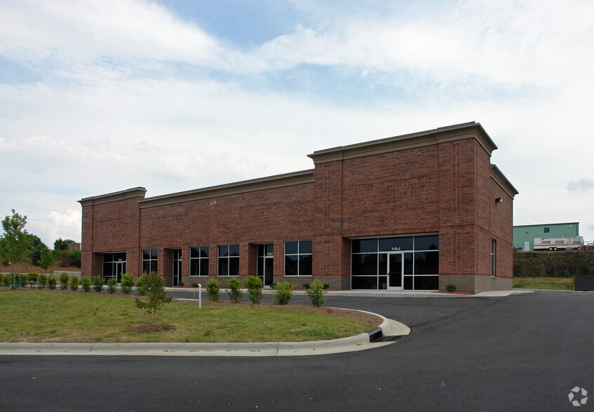 More Photos Of 119 Poplar Pointe Dr, Mooresville Research And Development For Lease
