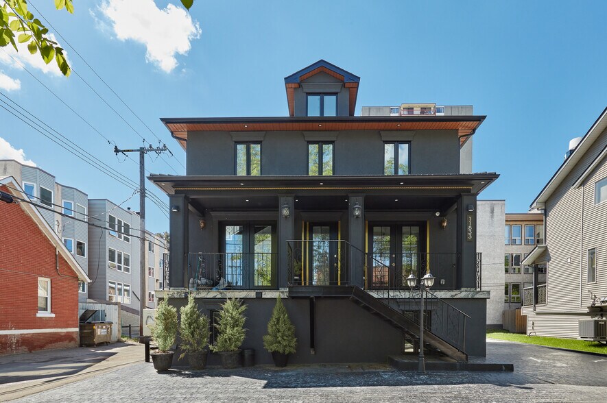 More Photos Of 11833 102 Ave NW, Edmonton Medical For Sale