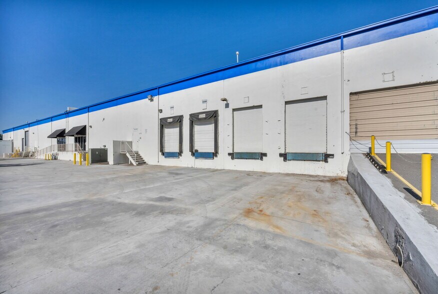 More Photos Of 575-585 Reactor Way, Reno Distribution For Lease