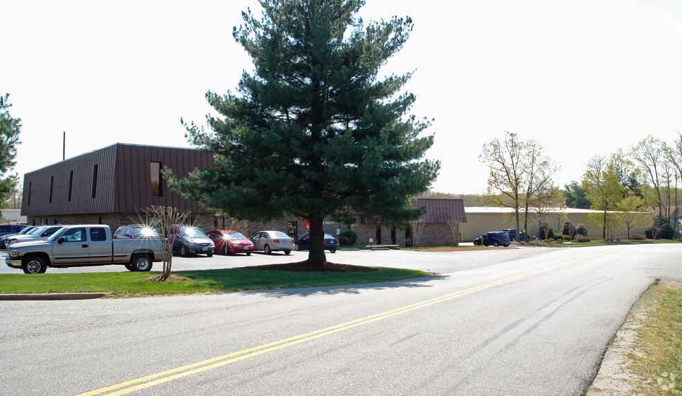 More Photos Of 521 Research Rd, Richmond Light Manufacturing For Sale