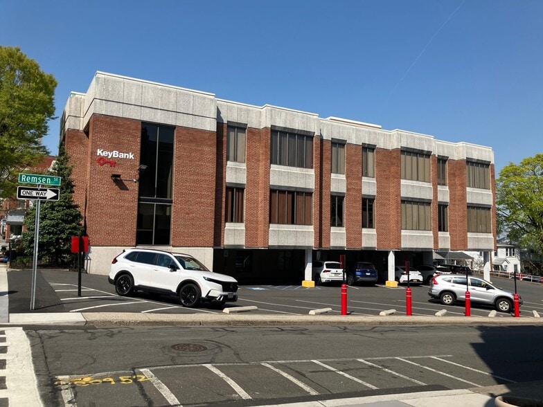 More Photos Of 17 S Broadway, Nyack Bank For Lease