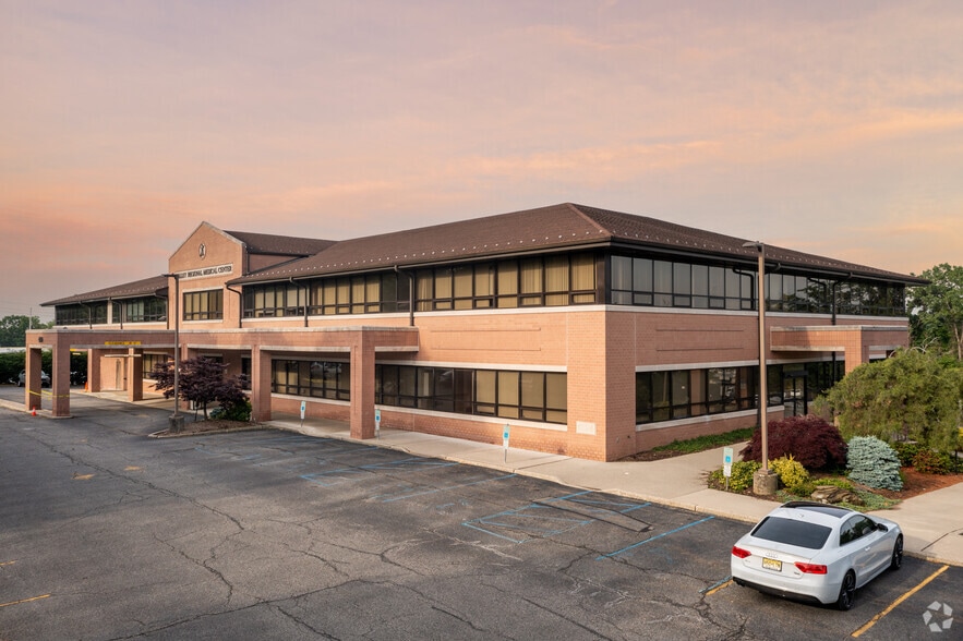 Primary Photo Of 400 Franklin Tpke, Mahwah Medical For Lease