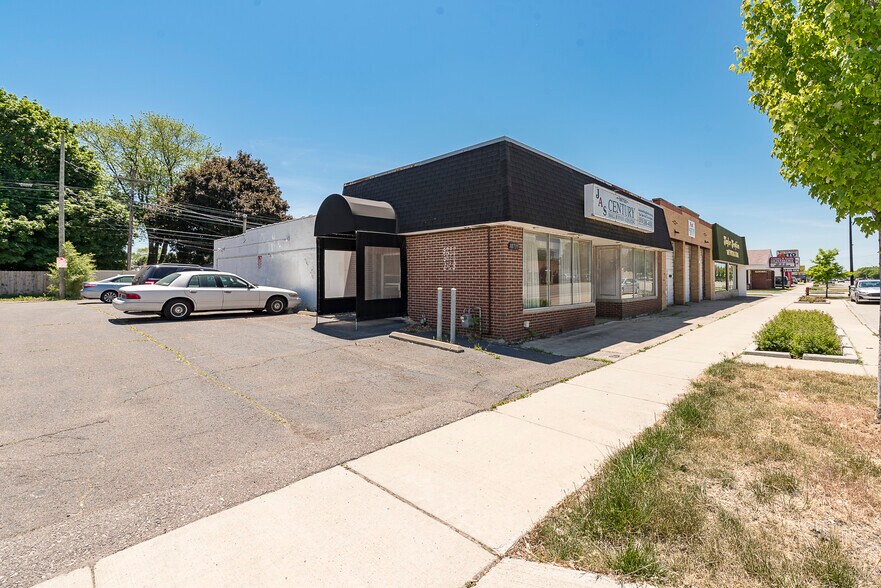 More Photos Of 18735 Ecorse Rd, Allen Park Office For Lease