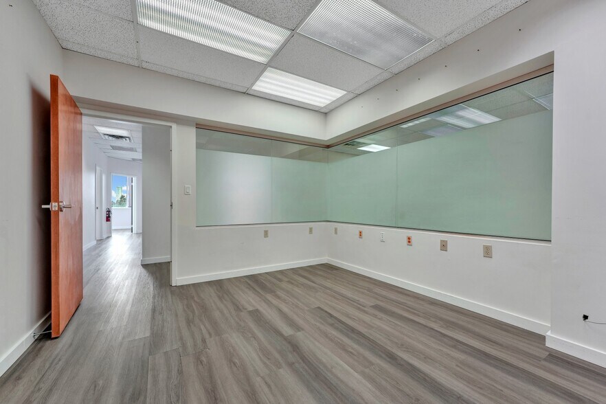 More Photos Of 11861 88 Av, Delta Office For Lease