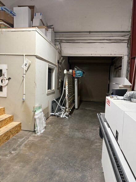 More Photos Of 3250 44th Ave N, Saint Petersburg Manufacturing For Lease
