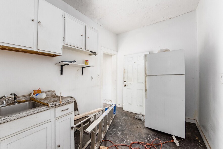 More Photos Of 1068-1072 E Livingston Ave, Columbus Storefront Retail Residential For Sale