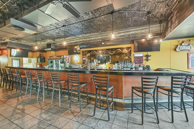More Photos Of 821 S Broadway, Green Bay Restaurant For Sale