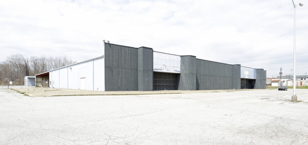 Primary Photo Of 2501 Garfield Ave, Parkersburg Warehouse For Sale