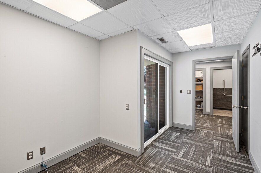 More Photos Of 4920-4934 Lincoln Dr, Edina Office For Sale