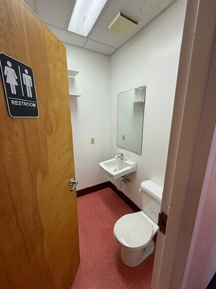 More Photos Of 12001 Shaker Blvd, Cleveland Medical For Sale