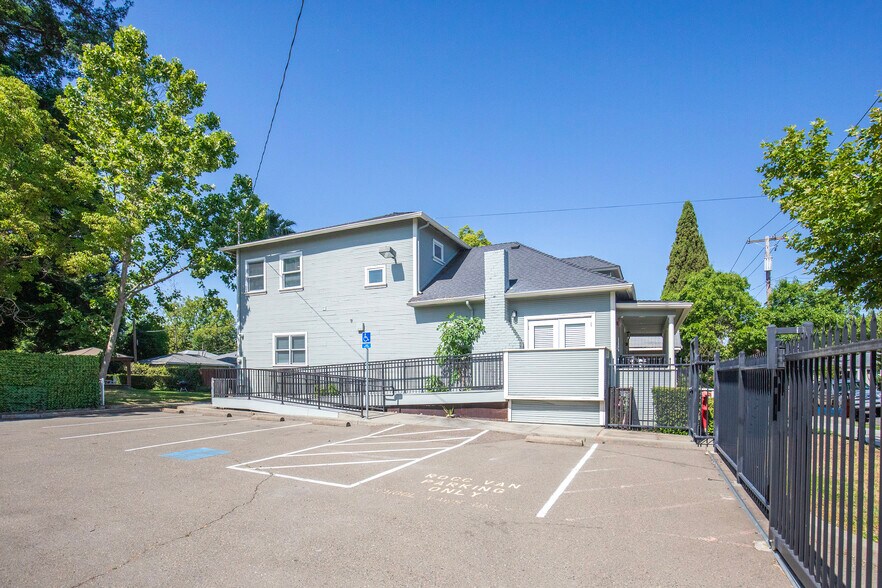 More Photos Of 4322 4th Ave, Sacramento Office Residential For Sale