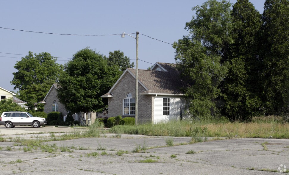 More Photos Of 30677 Old Us-20, Elkhart Office For Lease