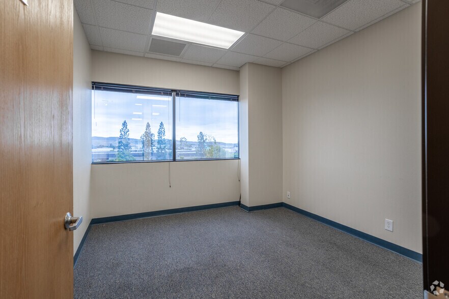 More Photos Of 15707 Rockfield Blvd, Irvine Office For Lease