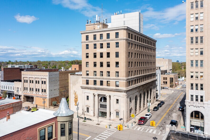 More Photos Of 30 N Saginaw St, Pontiac Apartments For Lease