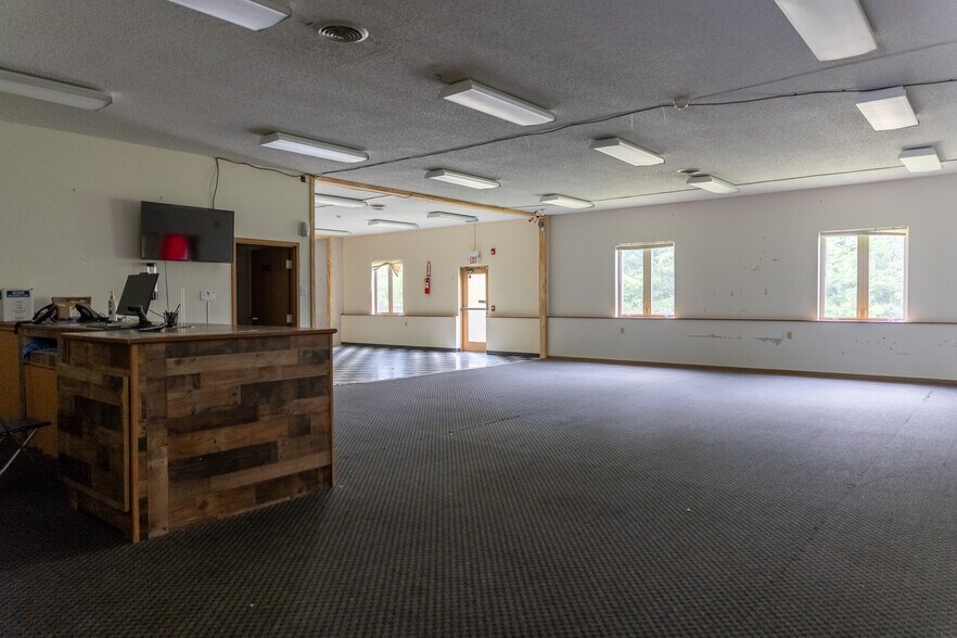 More Photos Of 493 Bev Rd, Youngstown Warehouse For Sale