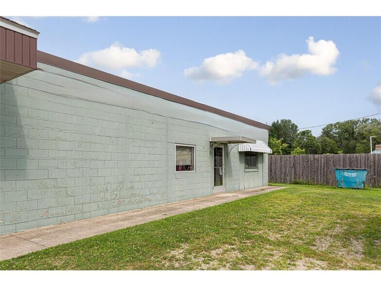 More Photos Of 206-208 Mineral Springs Rd, Owatonna Storefront Retail Office For Sale