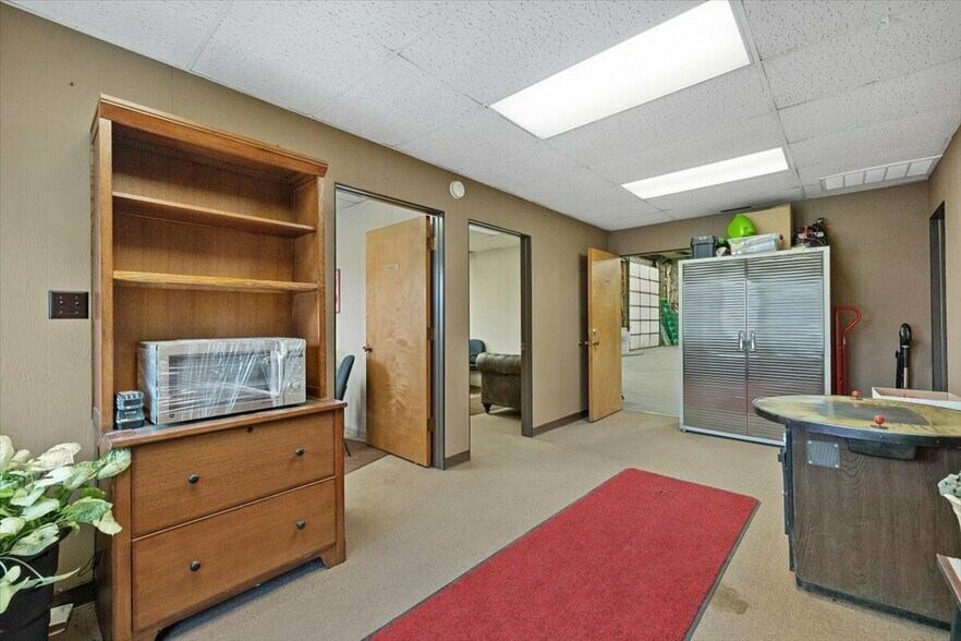 More Photos Of 118 Riverside Rd, Billings Research And Development For Sale