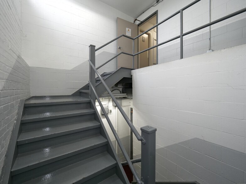 More Photos Of 7300 N Cicero Ave, Lincolnwood Loft Creative Space For Sale
