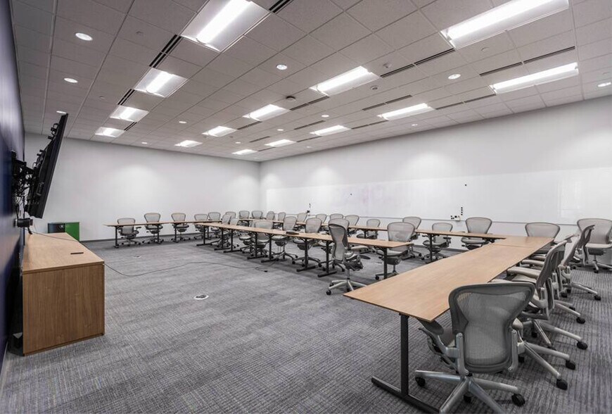 More Photos Of 7000 Midland Blvd, Amelia Office For Lease