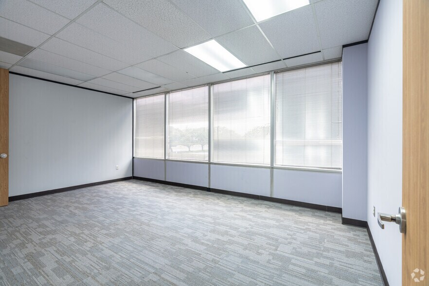 More Photos Of 397 N Sam Houston Pky E, Houston Office For Lease
