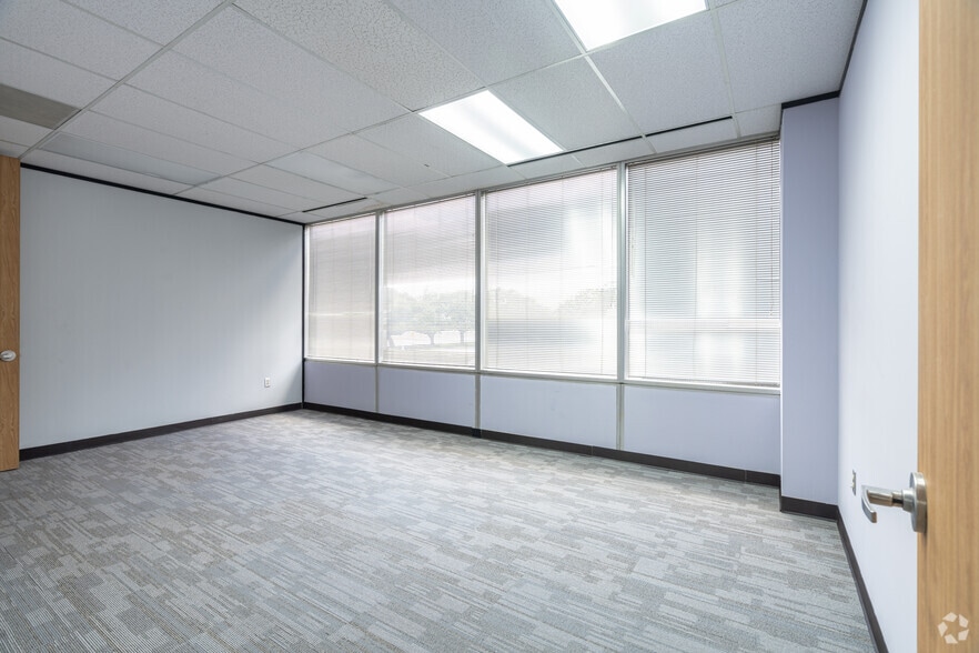 More Photos Of 397 N Sam Houston Pky E, Houston Office For Lease