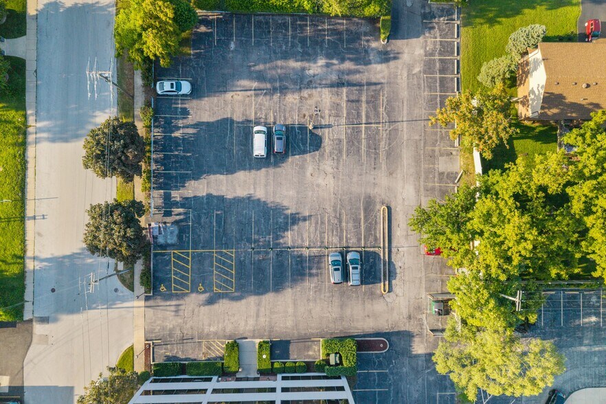 More Photos Of 7000 W 111th St, Worth Medical For Sale