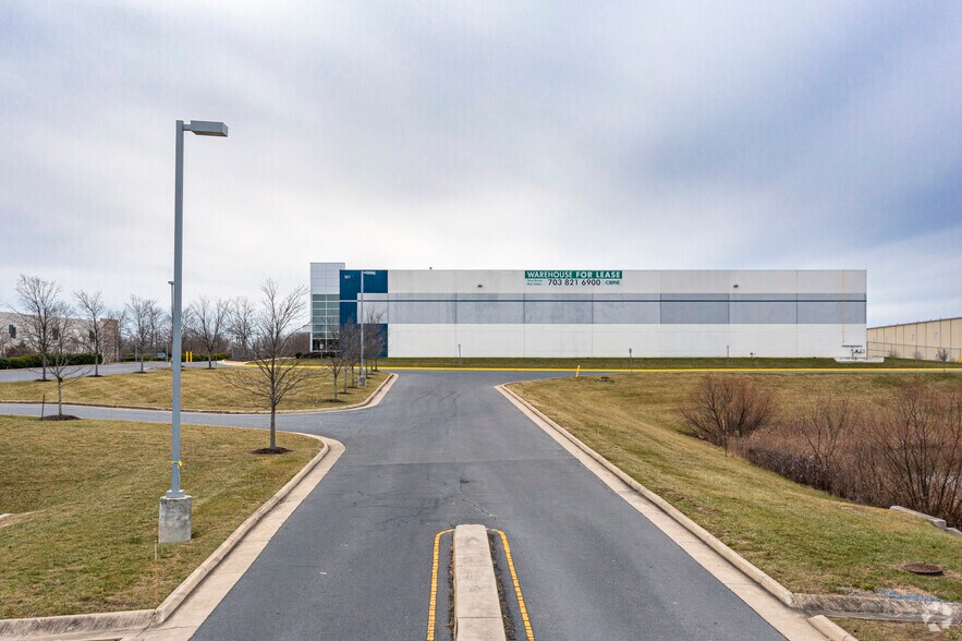 More Photos Of 321 Apple Valley Rd, Winchester Warehouse For Lease