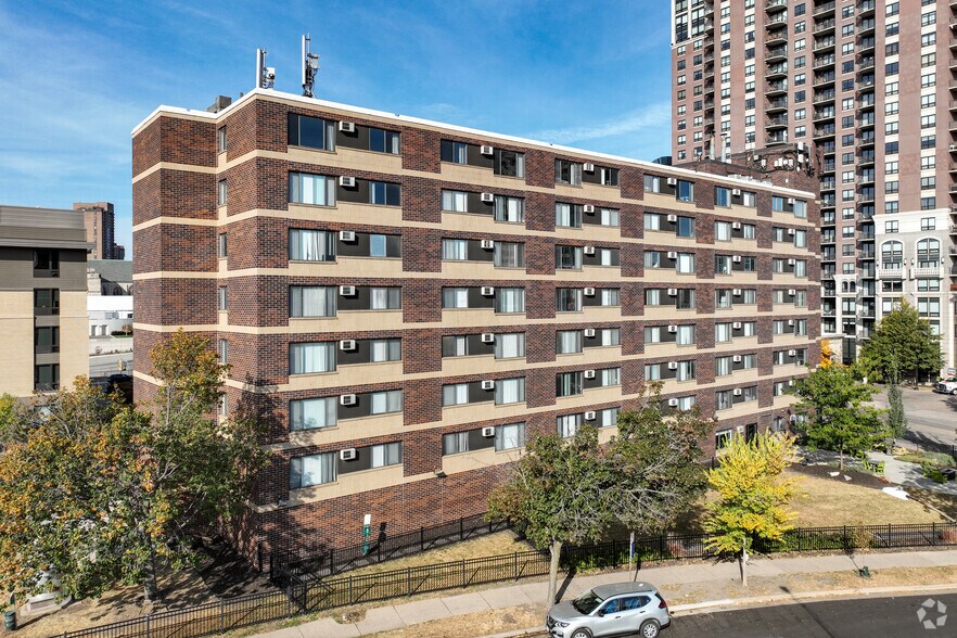 More Photos Of 515 E Grant St, Minneapolis Apartments For Sale