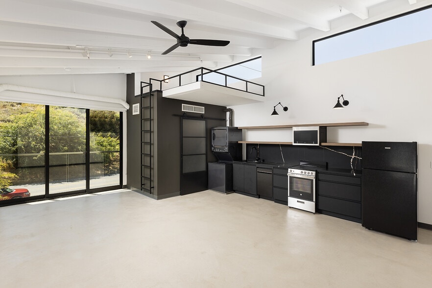 More Photos Of 20412-20432 Laguna Canyon Rd, Laguna Beach Office For Lease