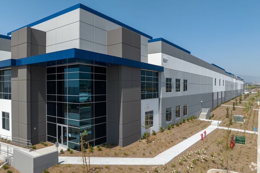 More Photos Of 6237 Cajon Blvd, San Bernardino Distribution For Lease