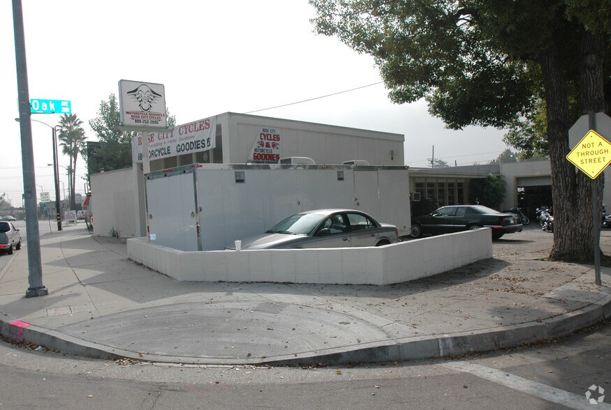 More Photos Of 2084 E Foothill Blvd, Pasadena Showroom For Lease