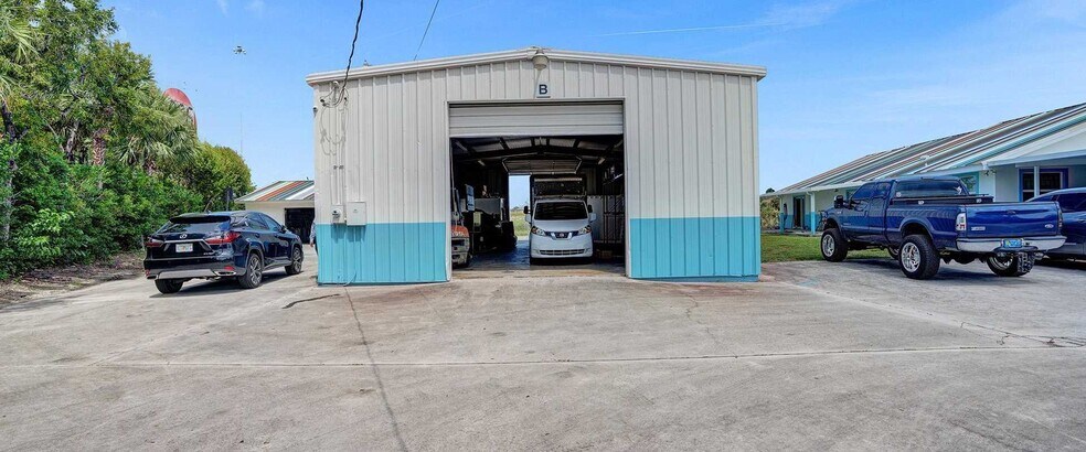 More Photos Of 340 Pike Rd, West Palm Beach Light Manufacturing For Lease