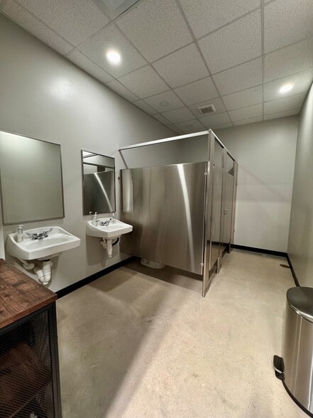 More Photos Of 16726 Huffmeister Rd, Cypress Freestanding For Lease