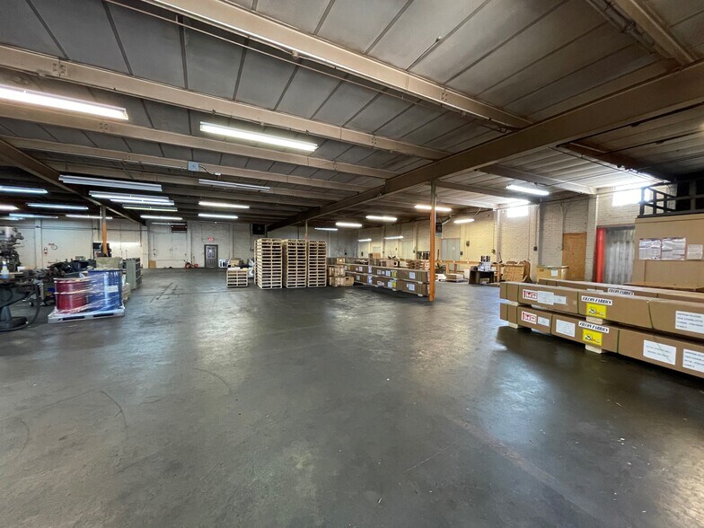 More Photos Of 609 S Washington Ave, Greenville Warehouse For Lease