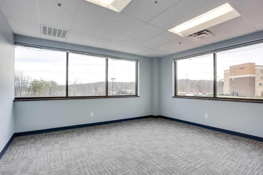More Photos Of 400 Corporate Dr, Stafford Office For Sale